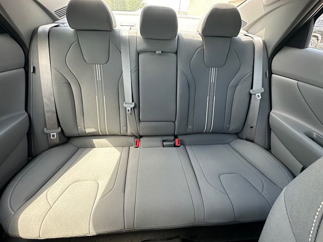 Used 2025 Hyundai Elantra SEL FWD image 28
