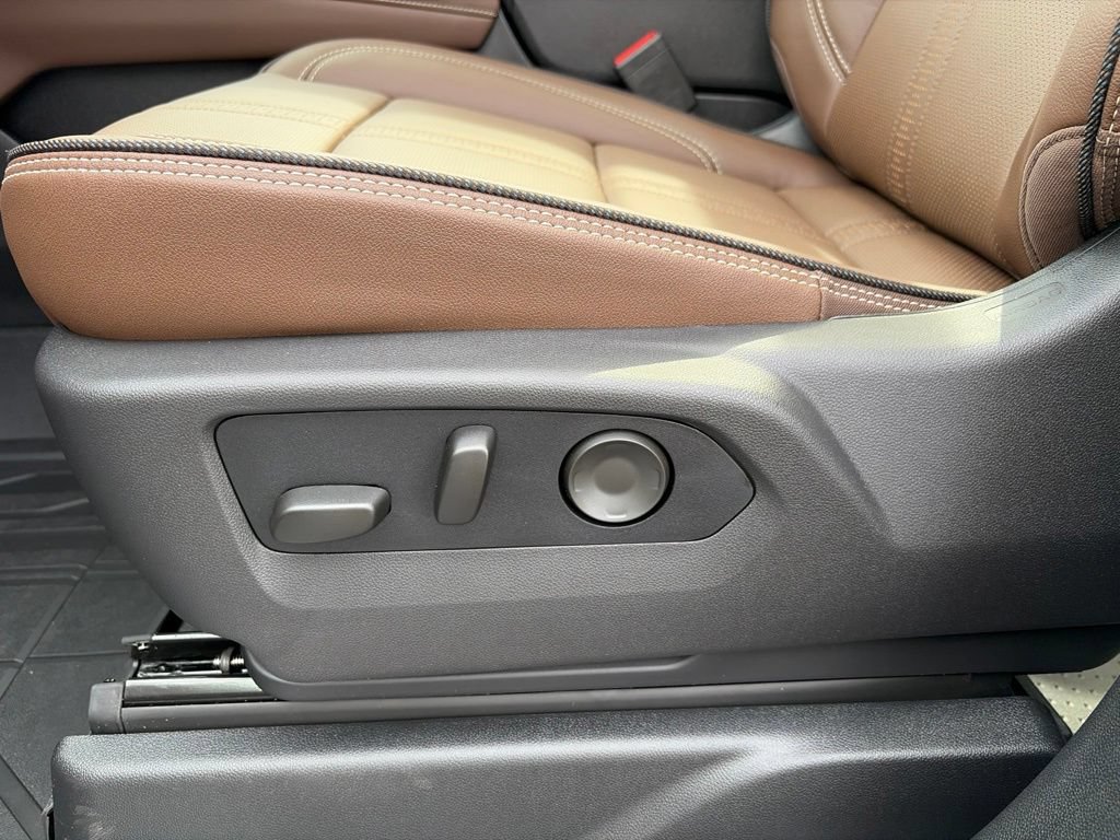 New 2026 Chevrolet Tahoe High Country AWD/4WD image 13
