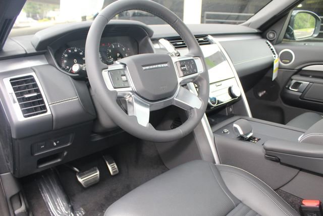 New 2025 Land Rover Discovery Dynamic SE image 14