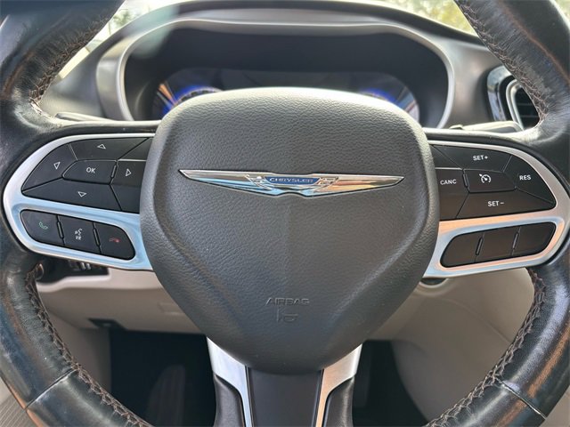 Used 2020 Chrysler Pacifica Touring-L image 35