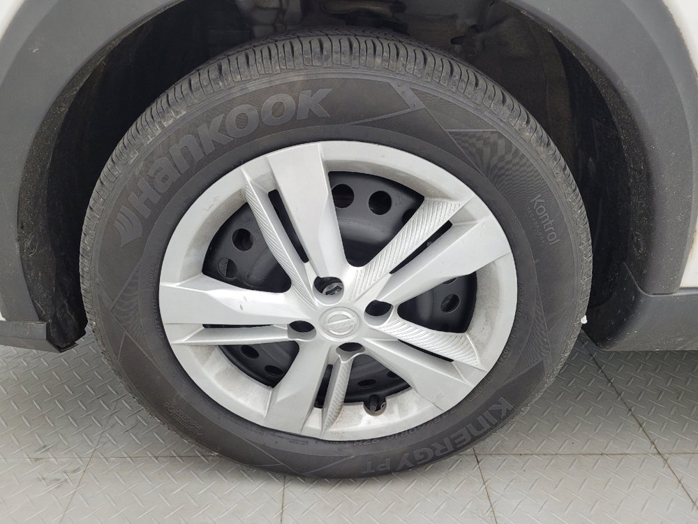 Used 2022 Nissan Kicks S FWD image 31