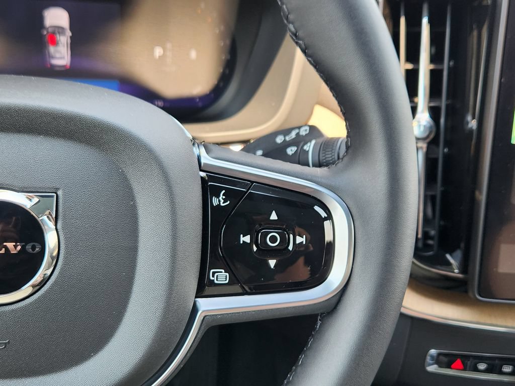 New 2026 Volvo XC60 B5 Plus w/ Protection Package Premier AWD/4WD image 18