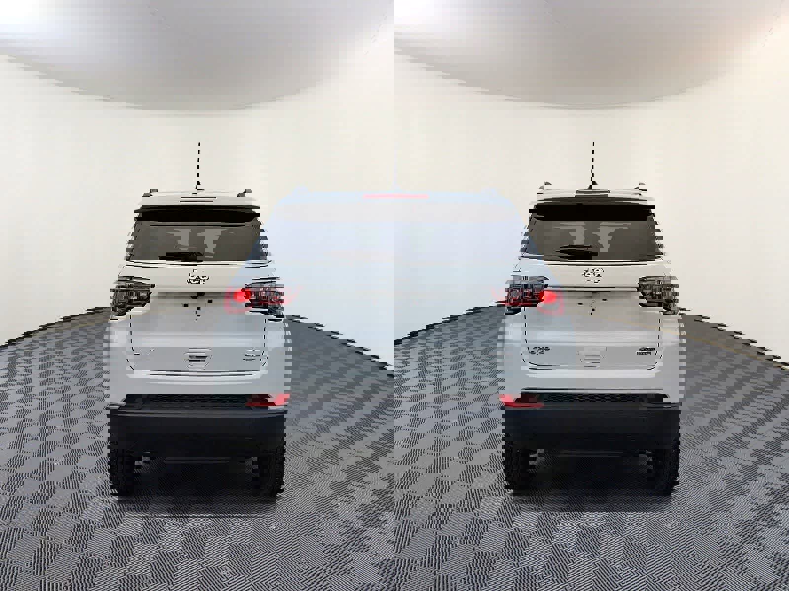 Used 2023 Jeep Compass Latitude image 6