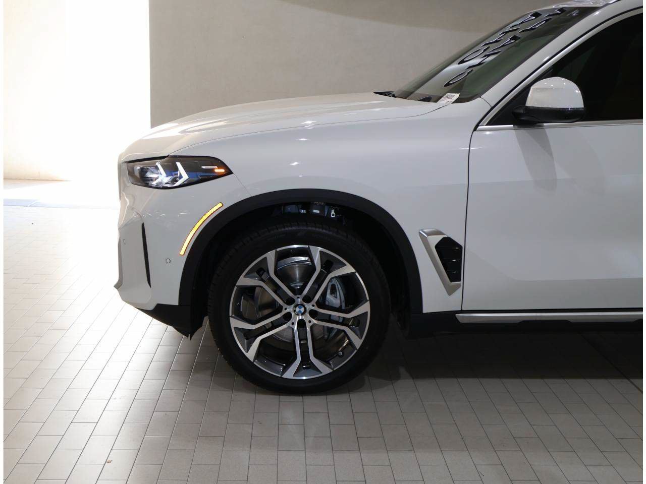 Used 2026 BMW X5 xDrive40i w/ Premium Package AWD/4WD image 4