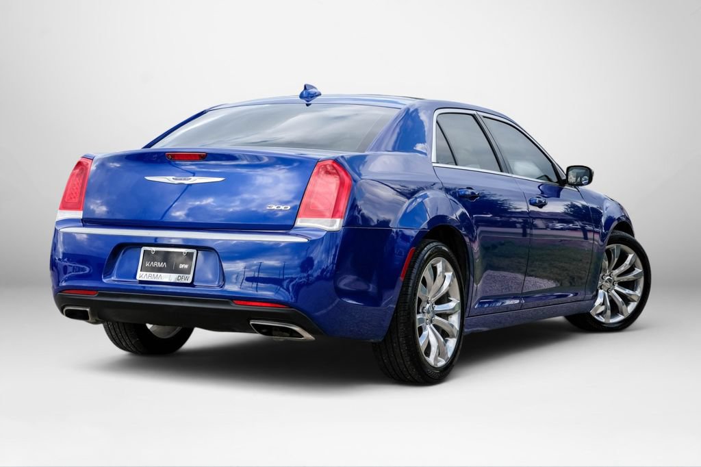 Used 2019 Chrysler 300 Touring w/ Chrome Appearance Package RWD image 5