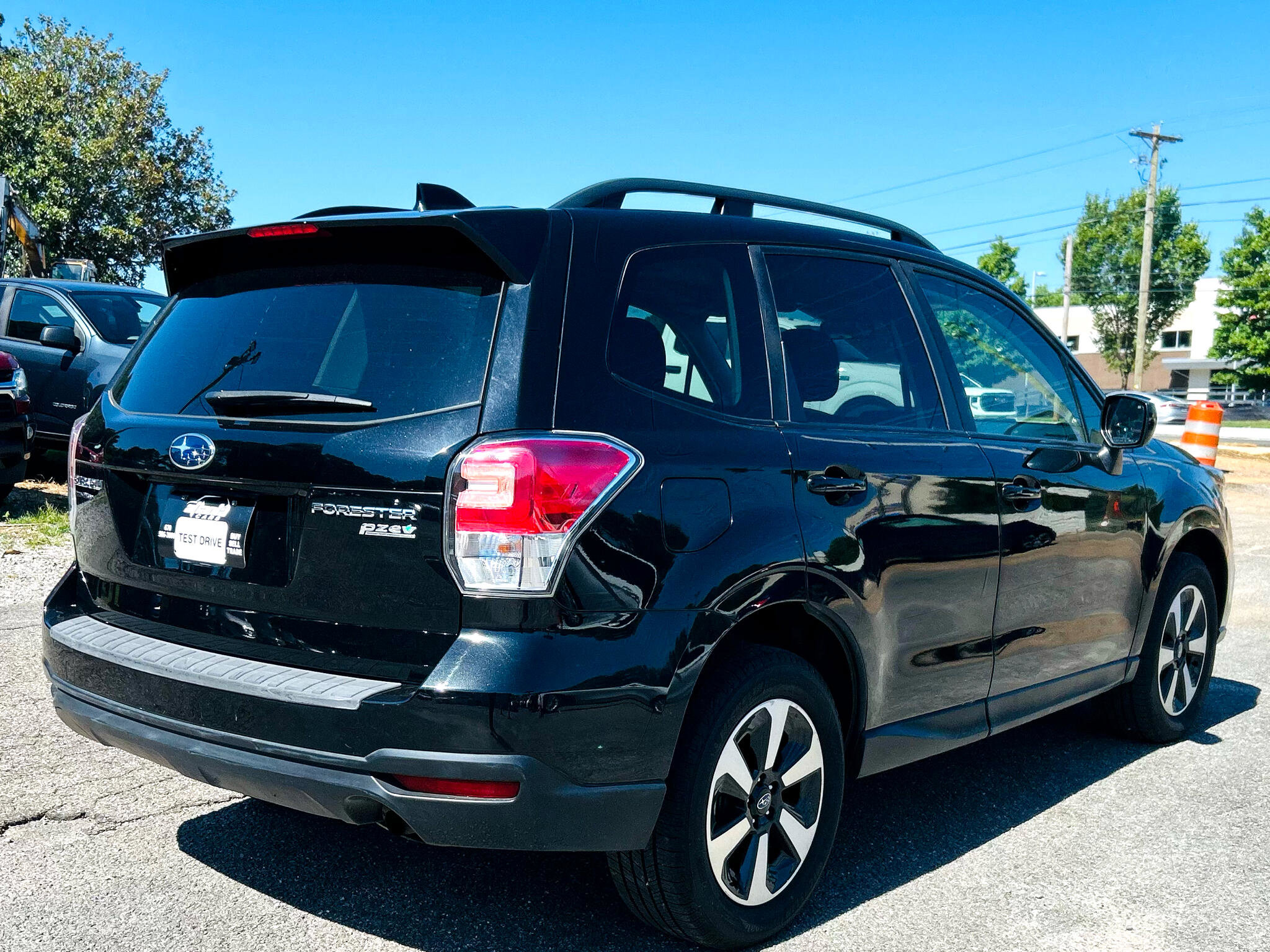 Used 2017 Subaru Forester 2.5i Premium w/ All-Weather Package image 8