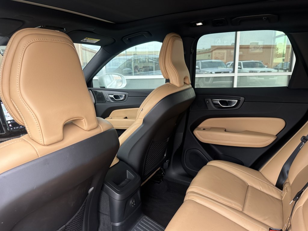 Used 2022 Volvo XC60 T8 Inscription w/ Advanced Package AWD/4WD image 29