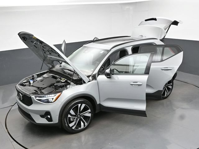 Used 2025 Volvo XC40 B5 Plus AWD/4WD image 51