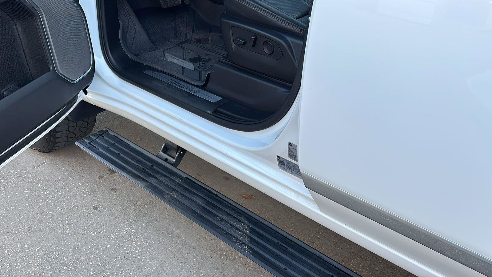 Used 2024 Chevrolet Silverado 2500 High Country w/ Technology Package image 16