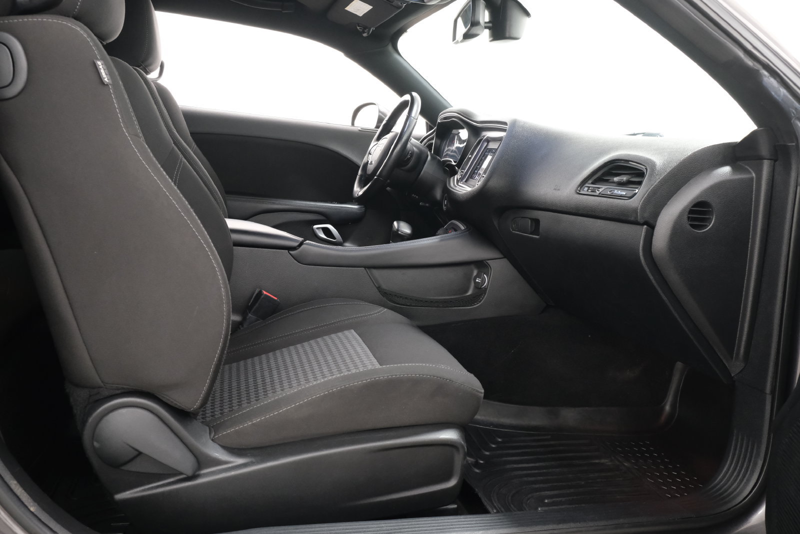 Used 2021 Dodge Challenger SXT RWD image 34