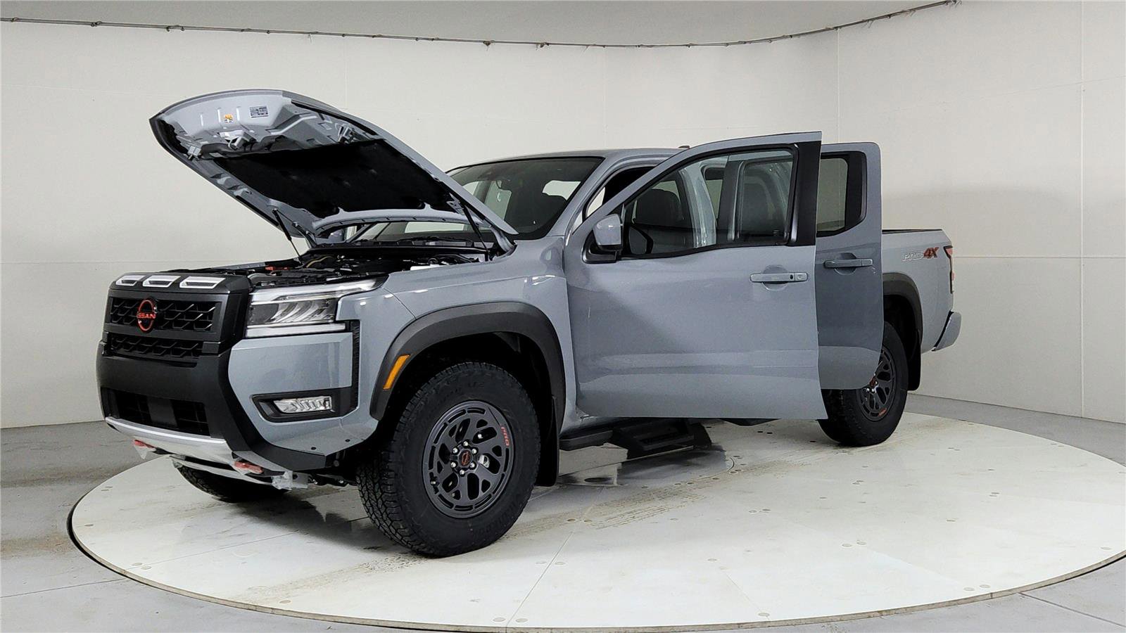 Used 2025 Nissan Frontier PRO-4X image 12