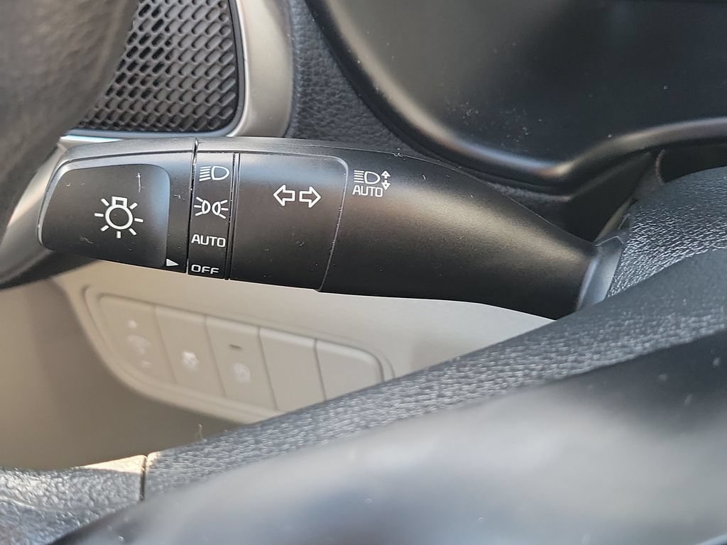 Used 2025 Kia Soul LX FWD image 11