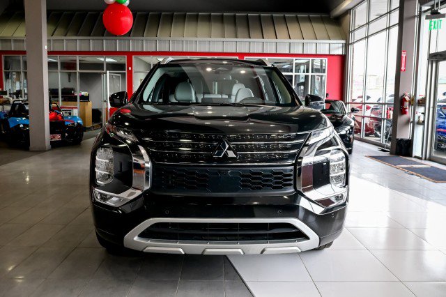 Used 2024 Mitsubishi Outlander SEL Black Edition image 2