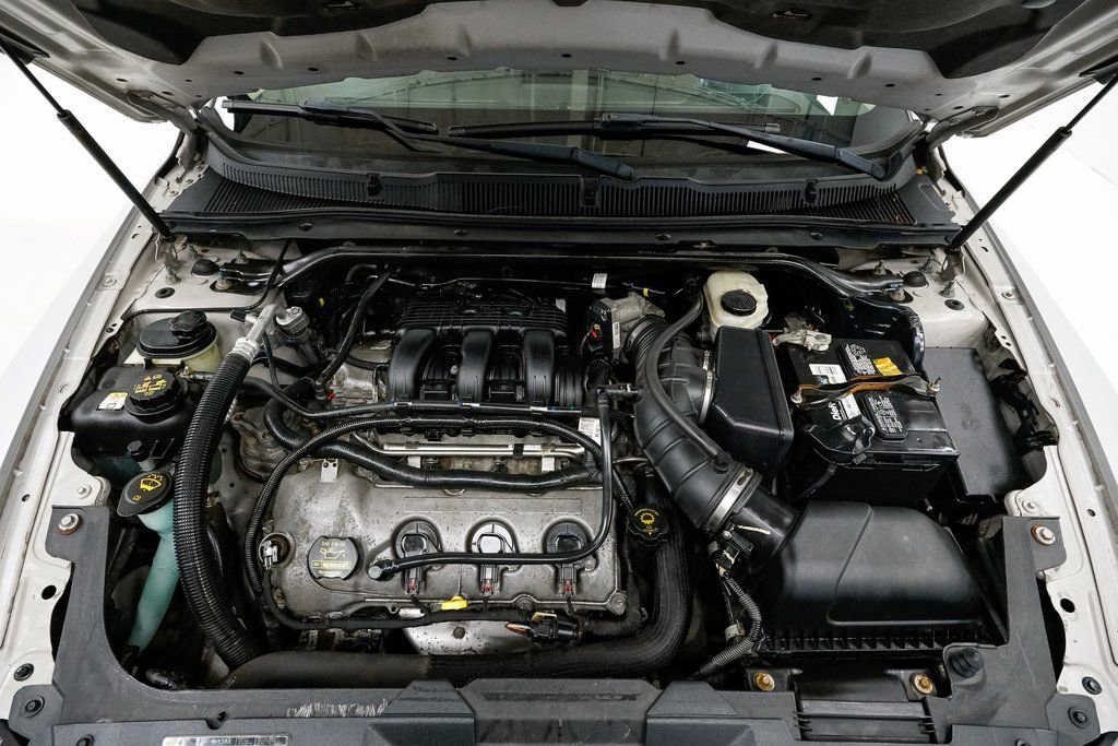 Used 2010 Ford Taurus Limited image 3