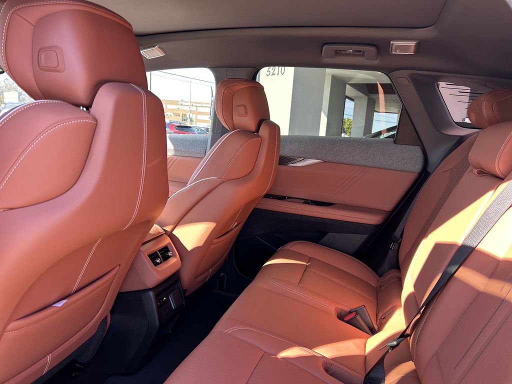 New 2026 Cadillac Optiq Luxury 2 image 16