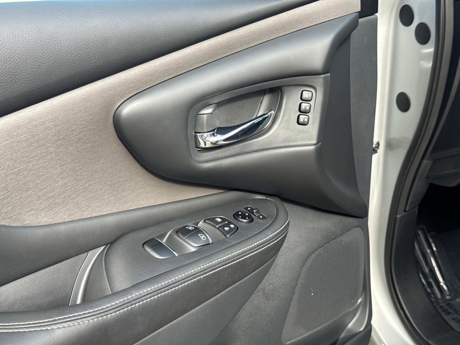 Used 2022 Nissan Murano SL w/ SL Moonroof Package image 17