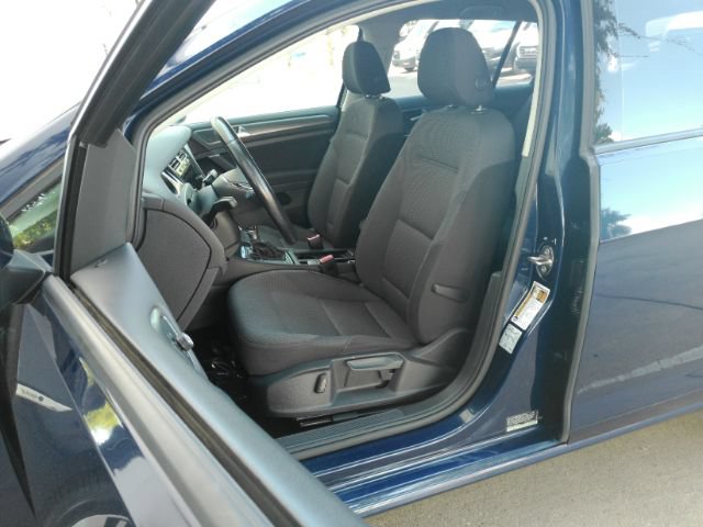 Used 2019 Volkswagen e-Golf SE w/ Driver Assistance Package FWD image 14