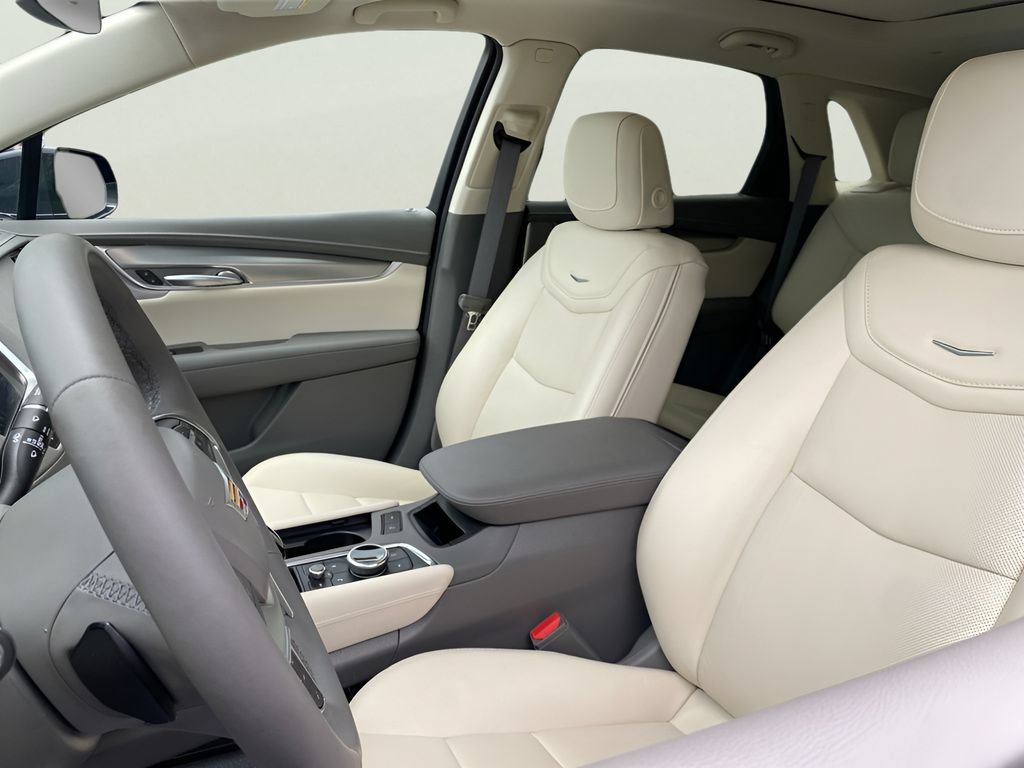 Certified 2025 Cadillac XT5 Premium Luxury AWD/4WD image 12