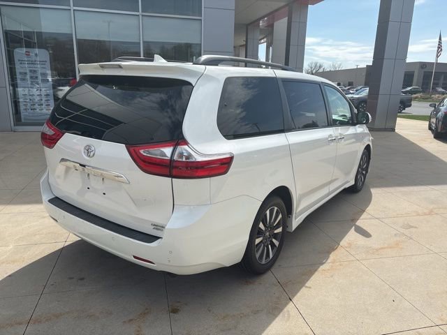 Used 2019 Toyota Sienna Limited Premium image 7