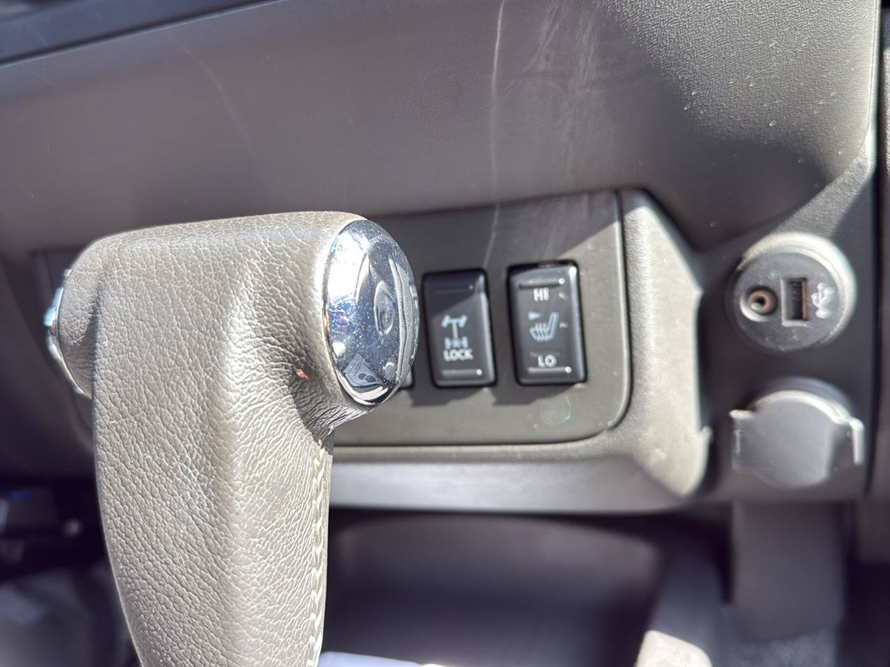 Used 2018 Nissan Frontier PRO-4X AWD/4WD image 40