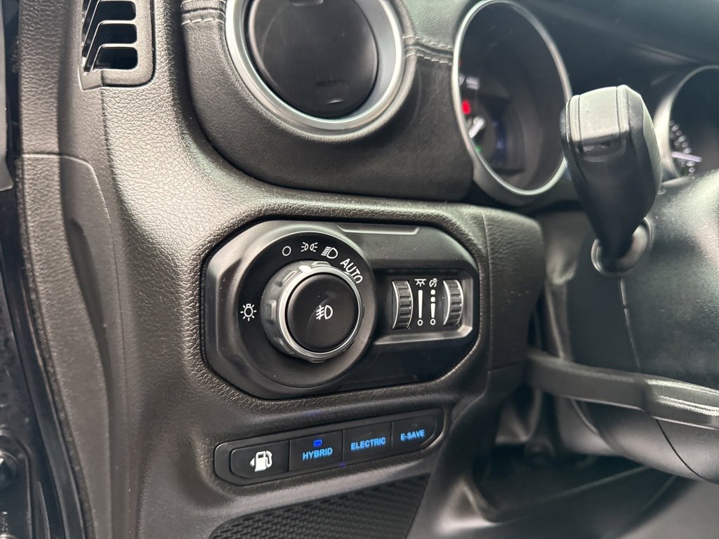 Used 2022 Jeep Wrangler Unlimited Sahara image 13