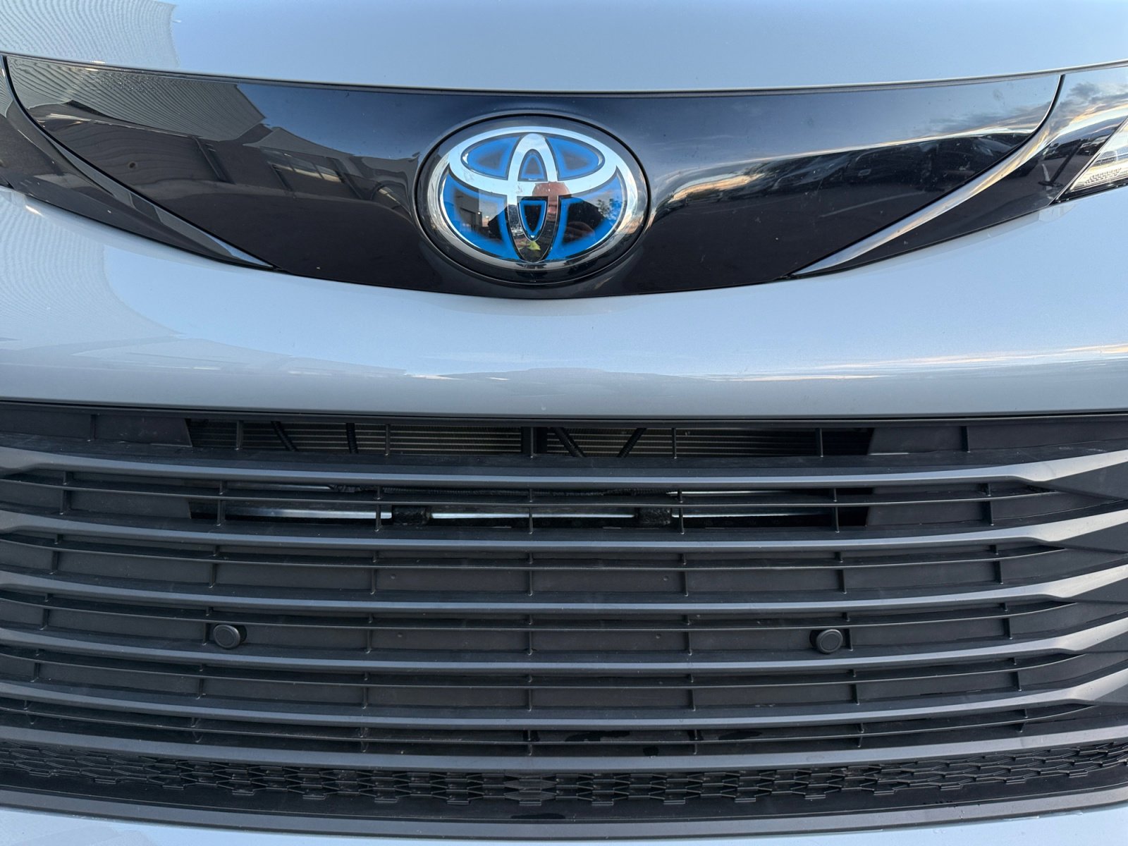 Used 2025 Toyota Sienna XLE Woodland Edition image 26