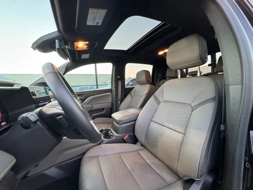 Used 2025 Chevrolet Colorado ZR2 w/ Midnight Edition image 15