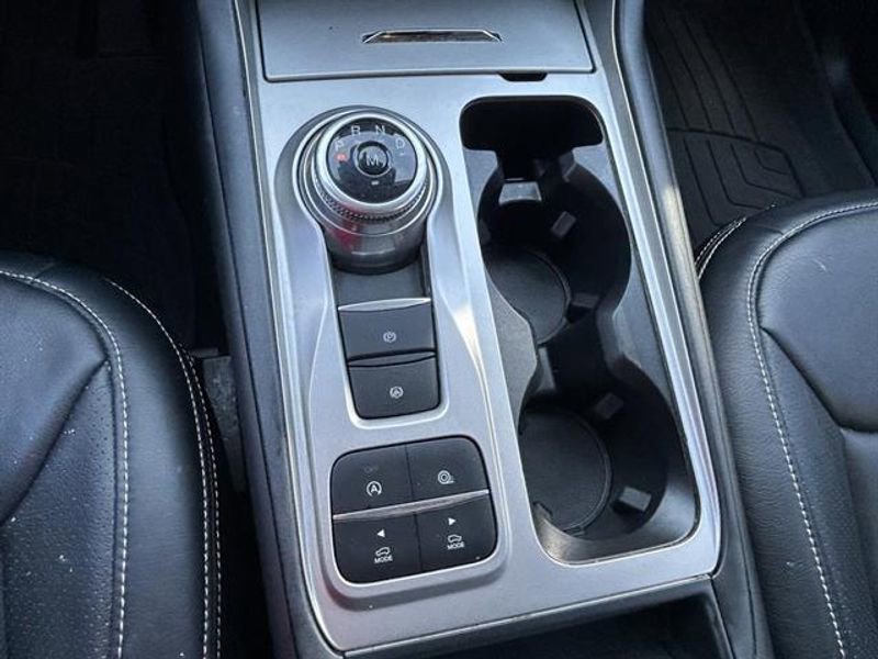 Used 2020 Ford Explorer XLT w/ Comfort Package RWD image 18