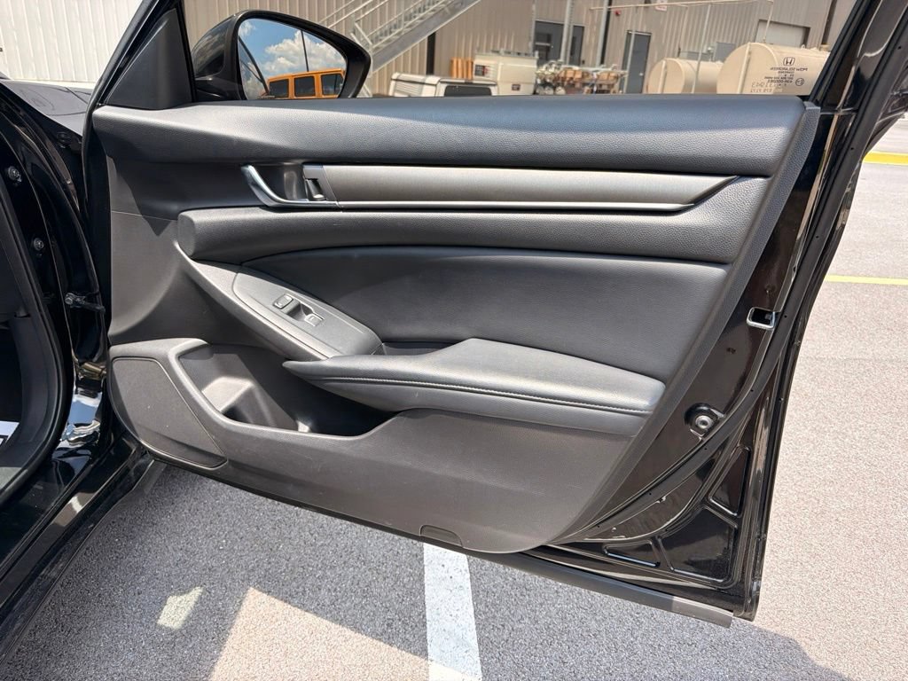 Used 2018 Honda Accord LX image 13