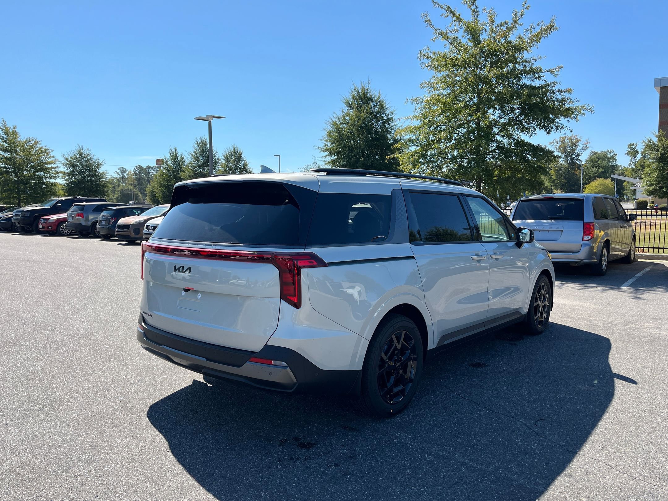New 2026 Kia Carnival SX w/ SX Dark Edition Package image 8