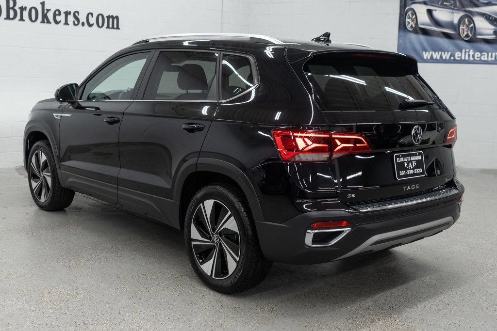 Used 2023 Volkswagen Taos SE w/ Panoramic Sunroof Package AWD/4WD image 6