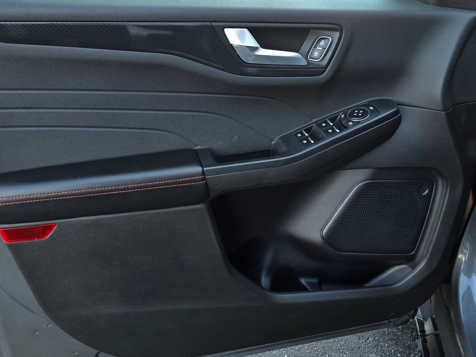 Used 2024 Ford Escape ST-Line image 9