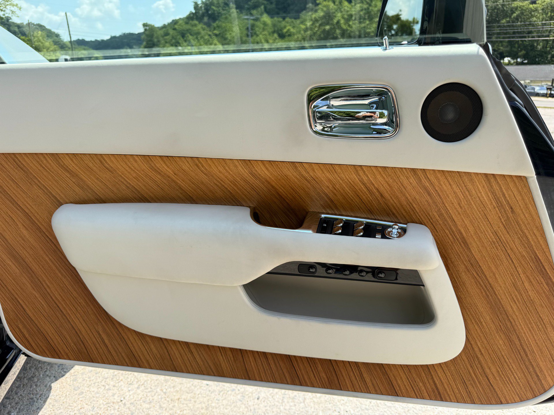 Used 2015 Rolls-Royce Wraith RWD image 33