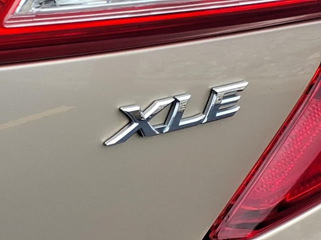 Used 2012 Toyota Camry XLE FWD image 30