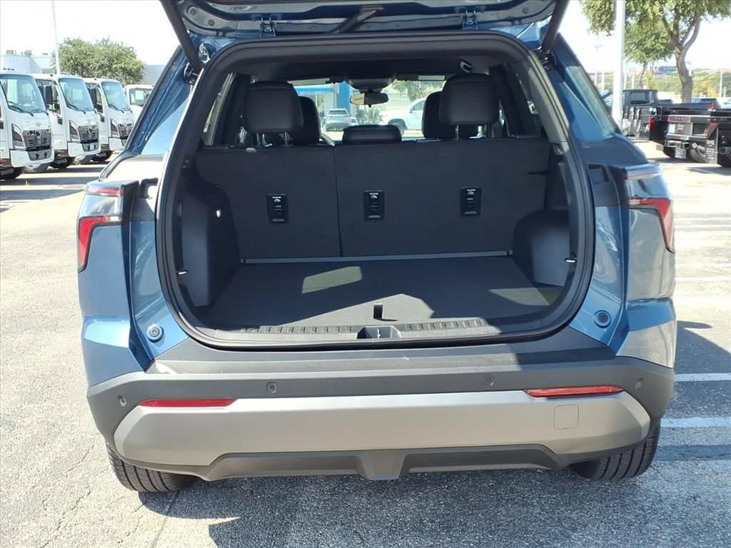 New 2027 Chevrolet Equinox LT w/ Convenience Package II FWD image 12