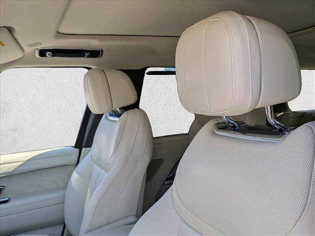 Used 2024 Land Rover Range Rover Long Wheelbase SE image 14