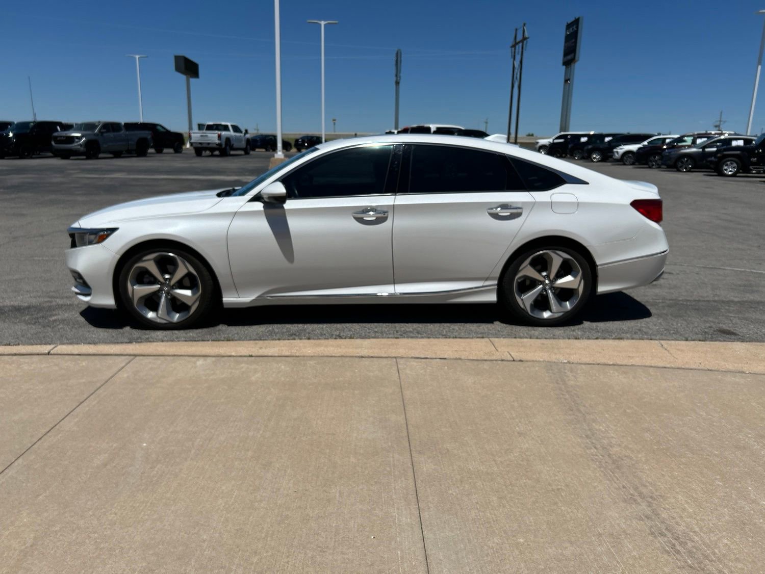 Used 2019 Honda Accord Touring image 8