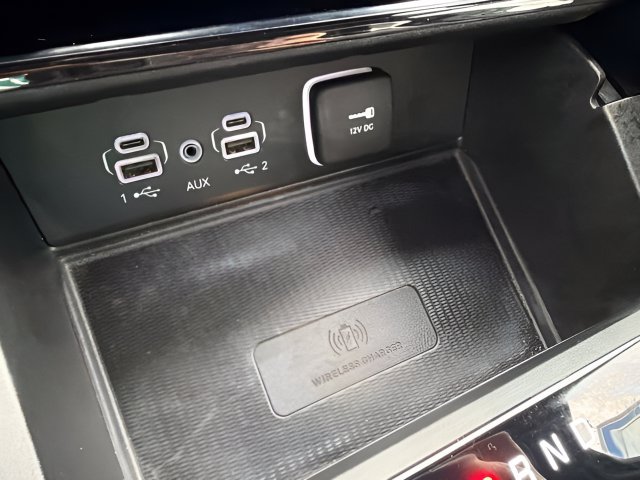 Used 2023 Jeep Grand Cherokee Altitude AWD/4WD image 13
