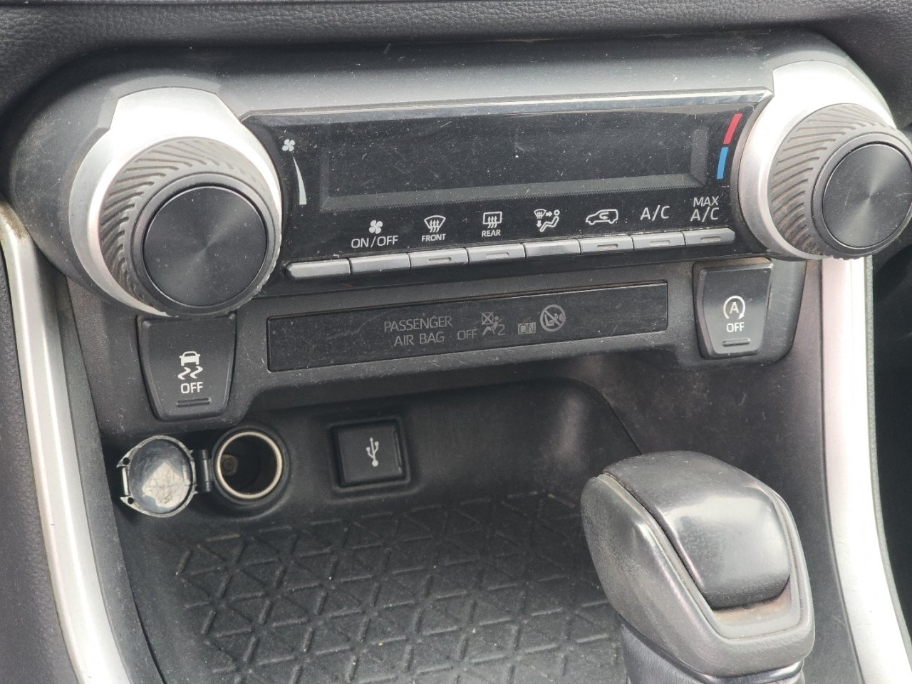 Certified 2021 Toyota RAV4 LE AWD/4WD image 13