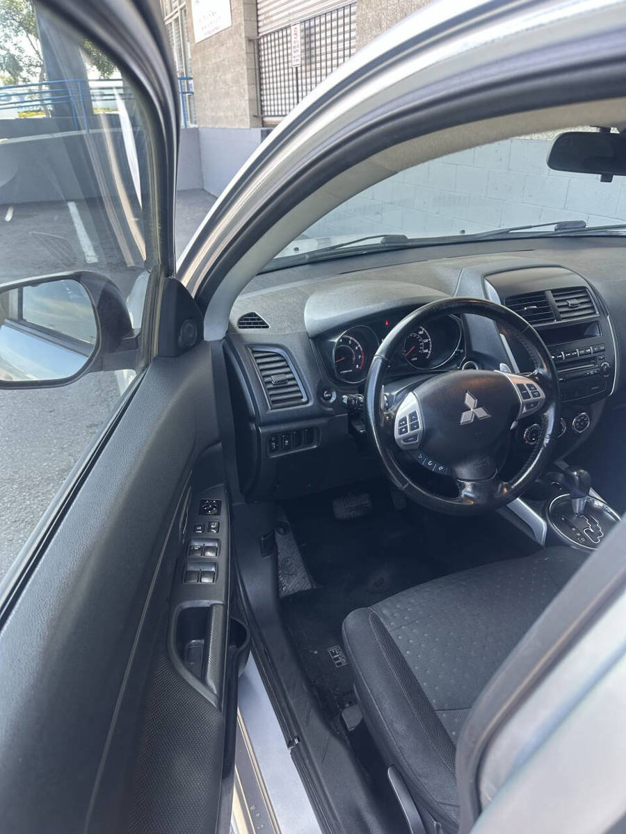 Used 2012 Mitsubishi Outlander Sport SE AWD/4WD image 5