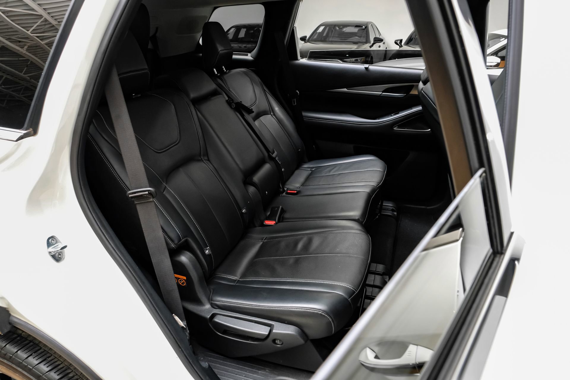 Used 2023 INFINITI QX60 Luxe w/ Vision Package image 39