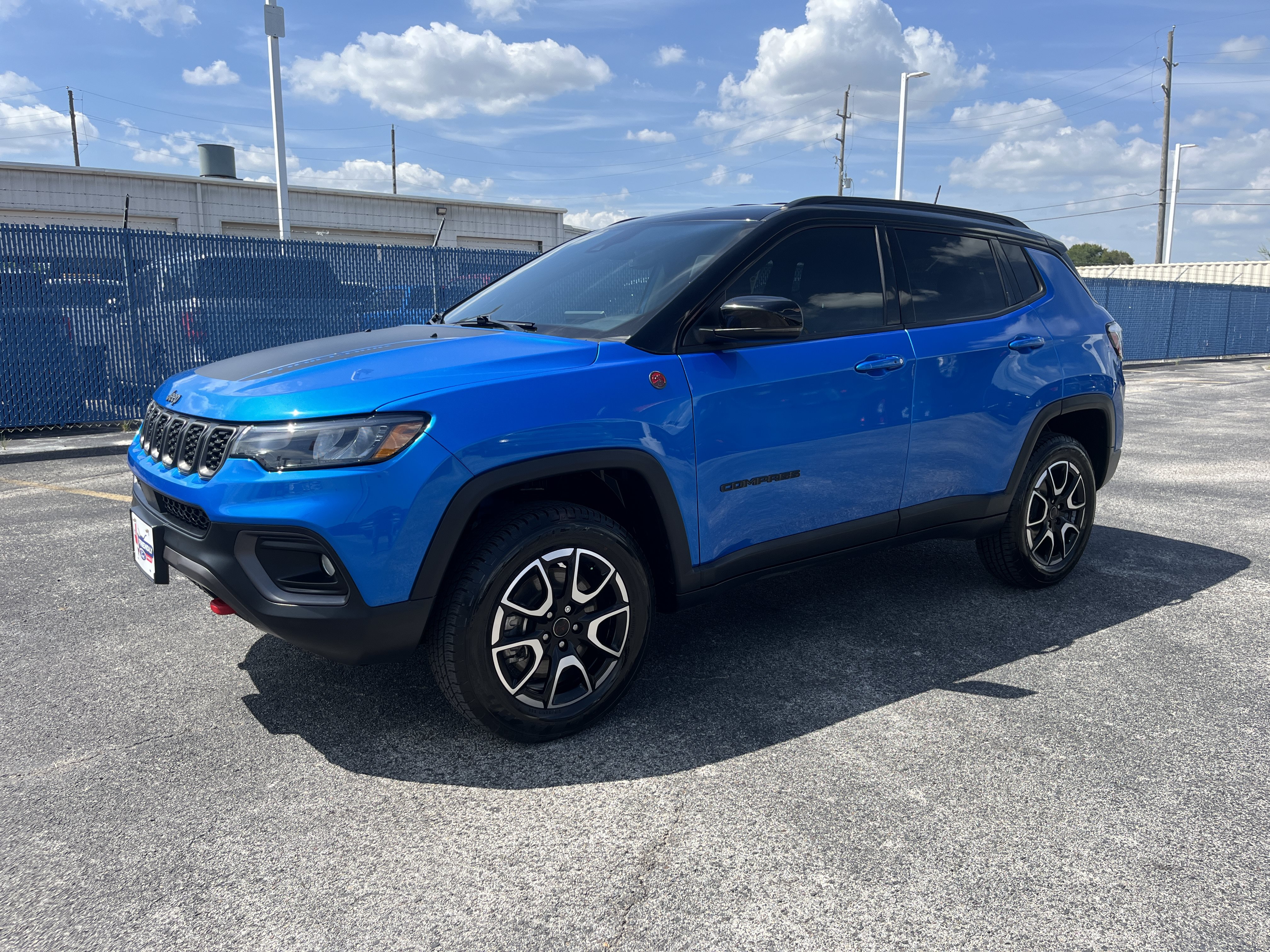 Used 2025 Jeep Compass Trailhawk AWD/4WD image 7