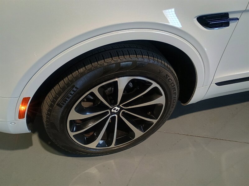 Used 2019 Bentley Bentayga image 41