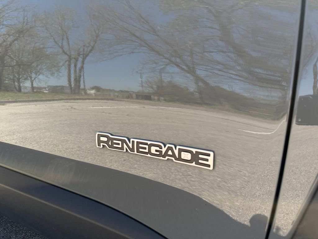 Used 2022 Jeep Renegade Latitude w/ Convenience Group AWD/4WD image 7