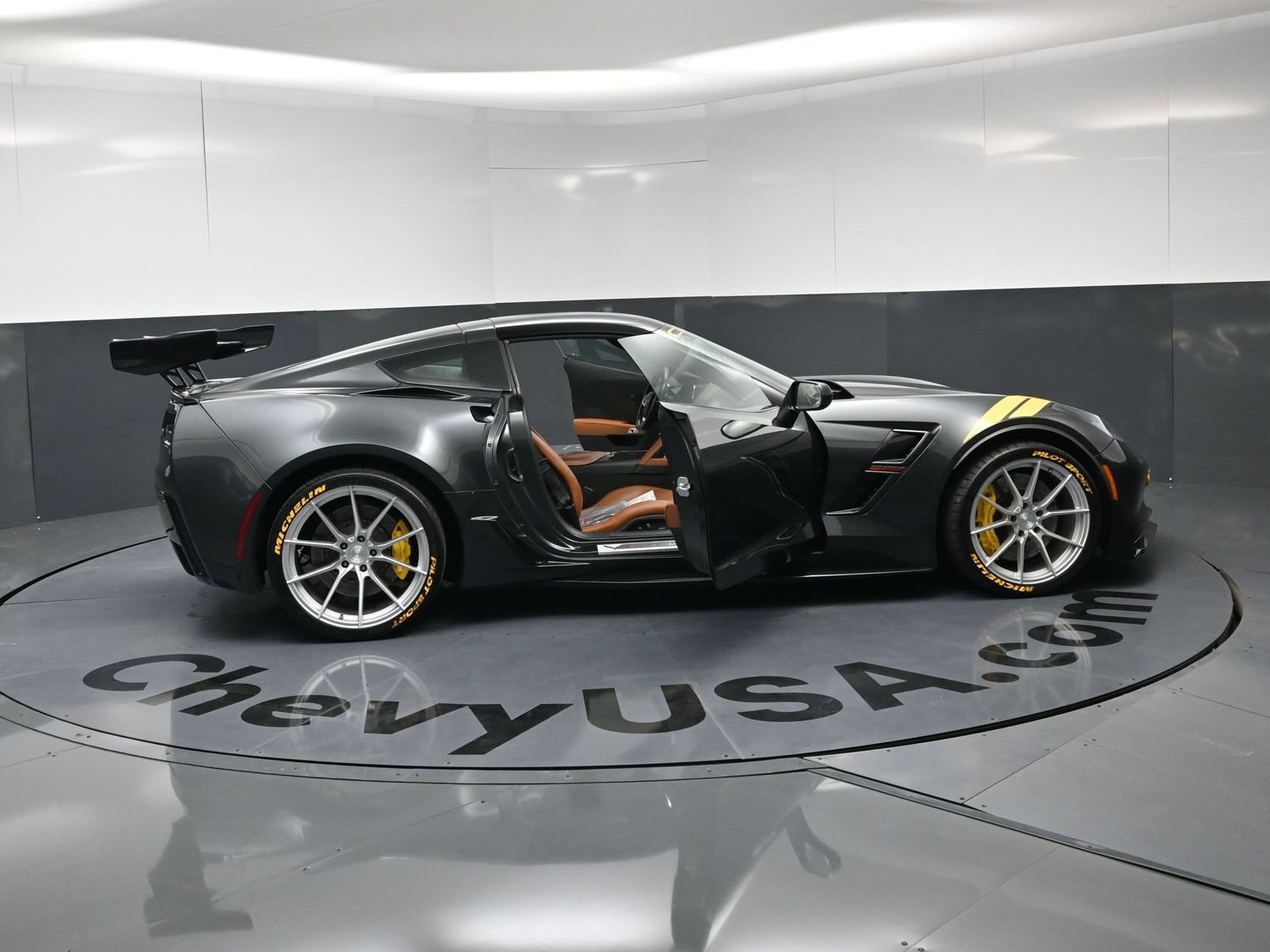 Used 2018 Chevrolet Corvette Grand Sport RWD image 27