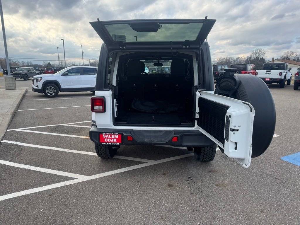 Used 2019 Jeep Wrangler Unlimited Sahara image 9