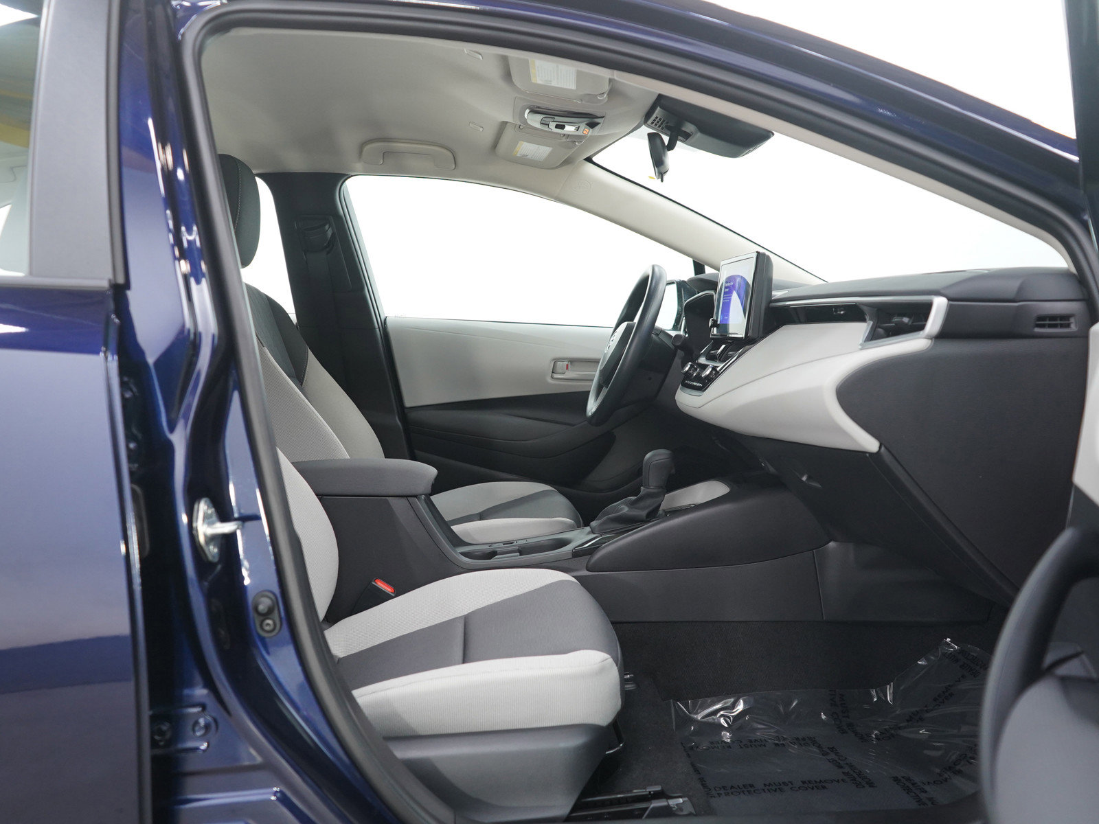 Used 2025 Toyota Corolla LE w/ LE Premium Package image 11