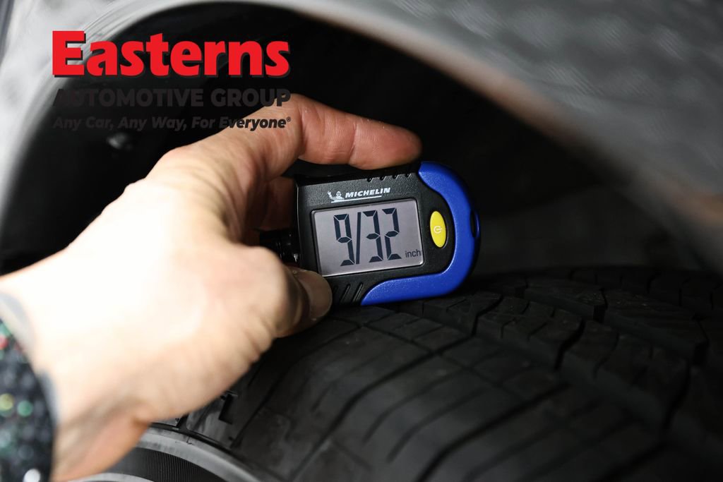 Used 2024 Nissan Armada SL w/ Captain's Chairs Package image 28