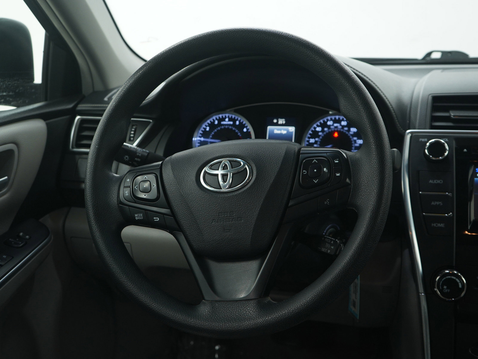 Used 2015 Toyota Camry LE image 15