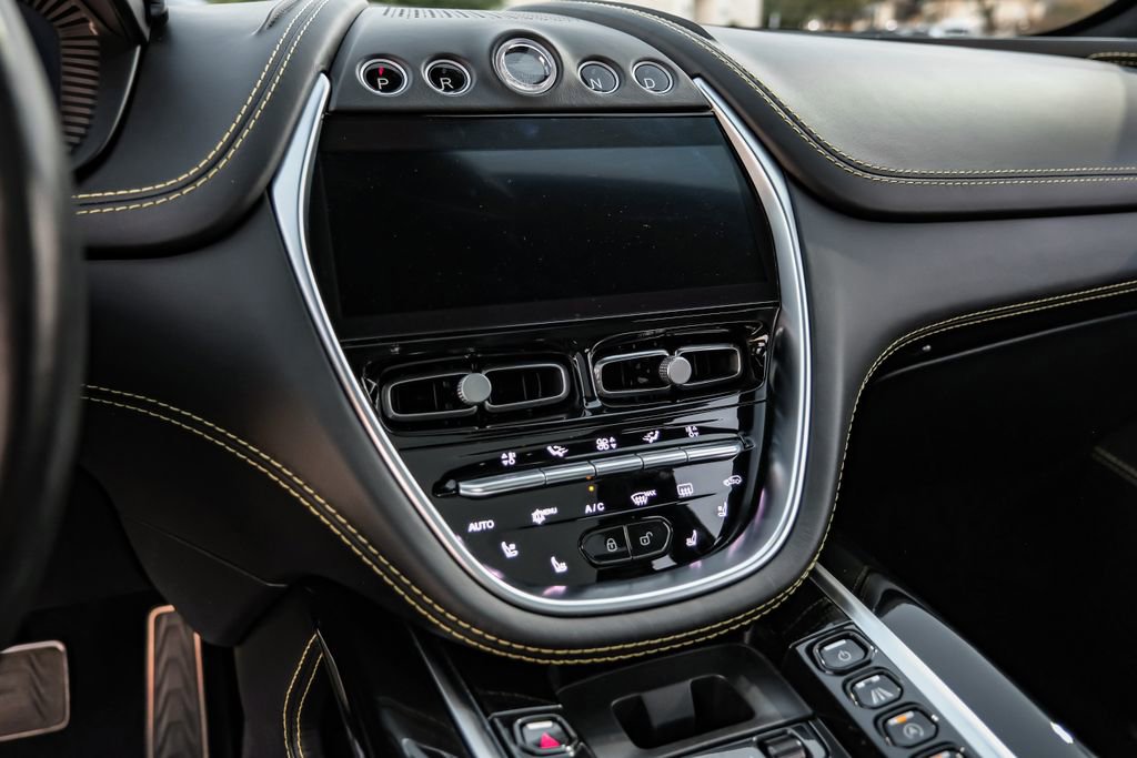 Used 2021 Aston Martin DBX image 30